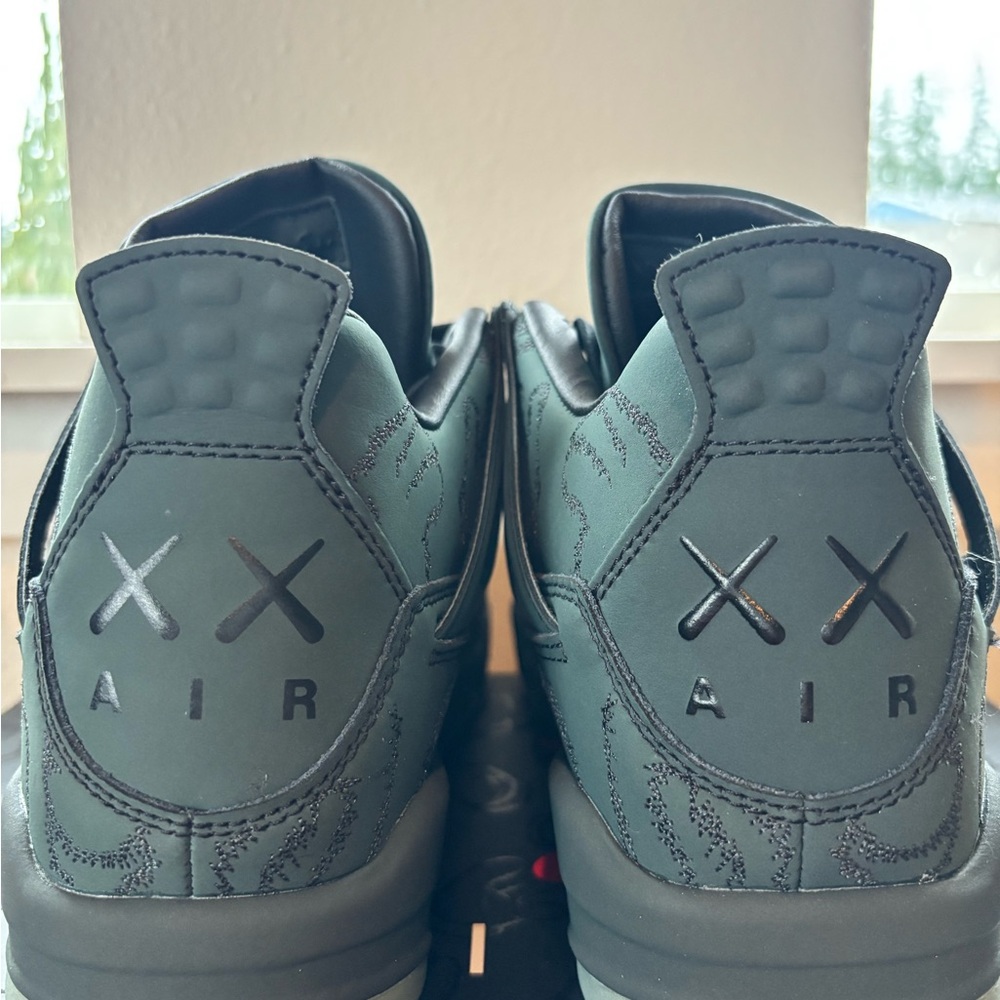 Jordan Air Jordan 4 Retro KAWS Black/Clear Glow Box Label - Picture 5 of 11